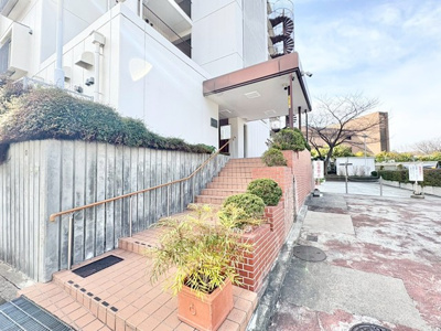 【エントランス】 | 日商岩井第7緑地公園マンション | サイトに掲載されていない箇所の写真、撮影してお届けさせて頂きます！気になる物件で、見たい部分の画像が無い場合は、弊社スタッフまでご連絡下さいませ。お客様の気になる箇所を、カメラにて撮影して参ります！