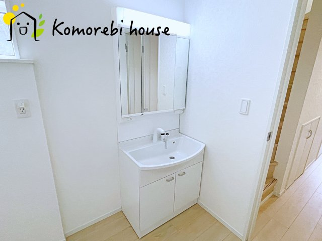 北本市下石戸　第3　新築一戸建て　クレイドルガーデン　01の独立洗面台|独立洗面台、朝の身支度には欠かせません