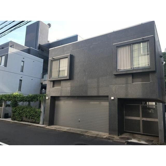 原宿東急アパートメントの設備|屋内駐車場※手動シャッター　2台分