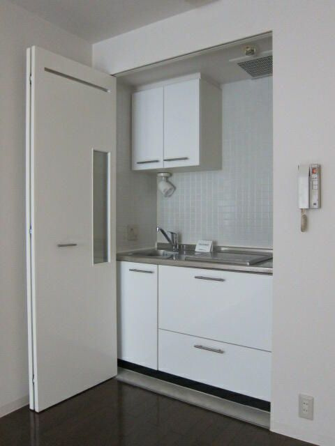 原宿東急アパートメントのキッチン|オール電化　２口IHクッキングヒーターコンロシステムキッチン