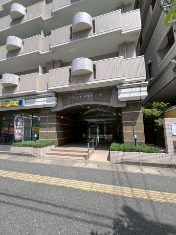 グランシャリオ高宮の外観