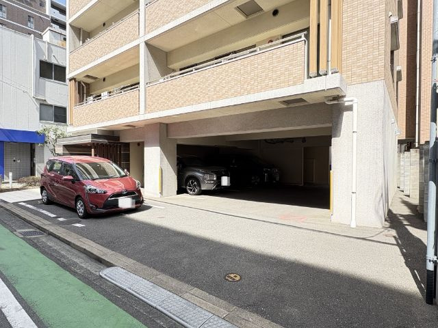 グランツ白金の駐車場