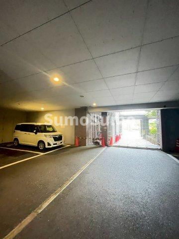 グランドメゾン百道浜の駐車場