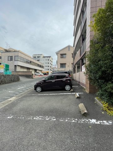 グランフォート平和の駐車場