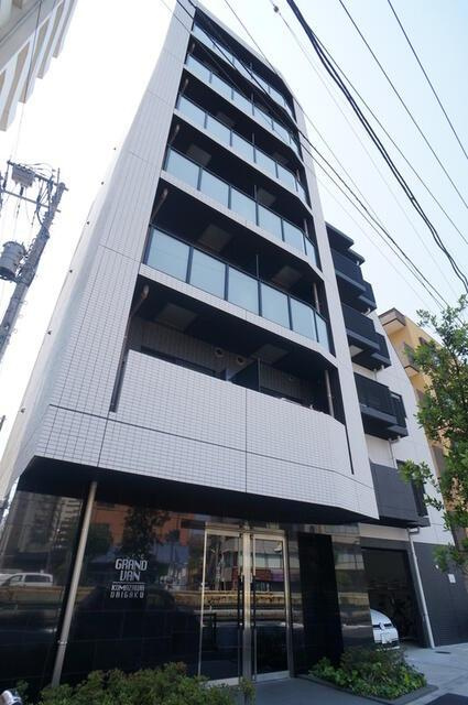 グランヴァン駒沢大学 のエントランス