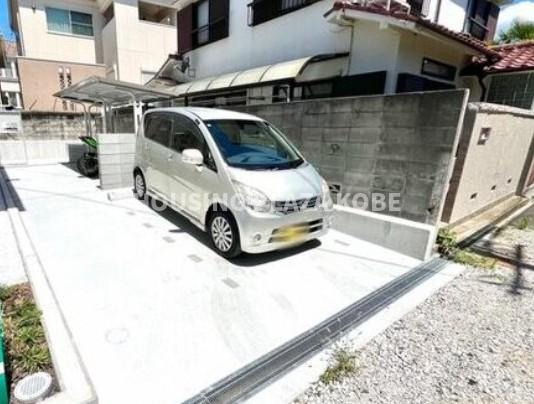 ヒールコート関守の駐車場