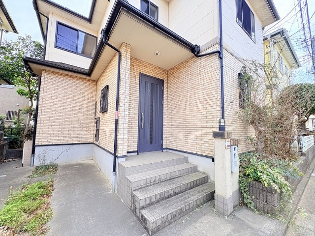 【外観】 | 新座市片山1丁目　中古一戸建住宅　(保谷店) | 小学校まで徒歩4分の近さ、お子様にも負担が少ない距離です。