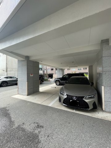 グランアルト天神タワーの駐車場