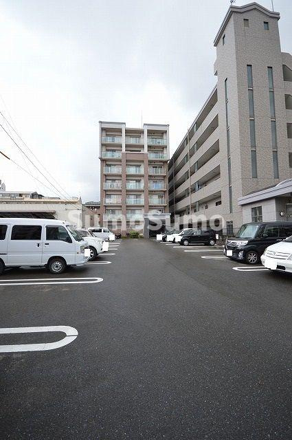 グラン・スヴニールの駐車場