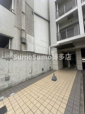 グランパーク県庁前のエントランス|ゆとりのあるエントランスです