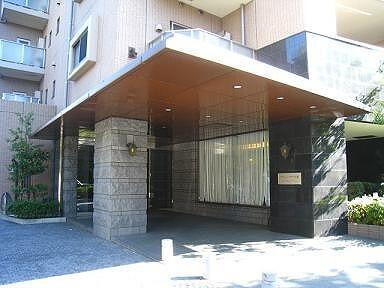 グランハイツ代々木のエントランス