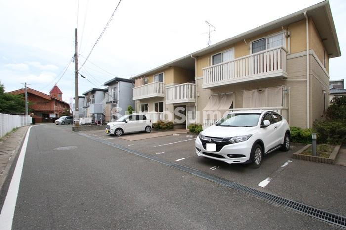 グランドハイツ　B棟の駐車場