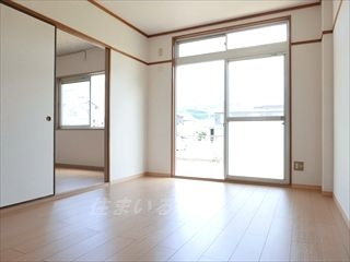 広島市安佐北区深川５丁目のアパートの居間・リビング