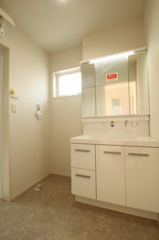 香美市土佐山田町東本町2丁目　新築戸建　1号棟　（全2区画）の脱衣所