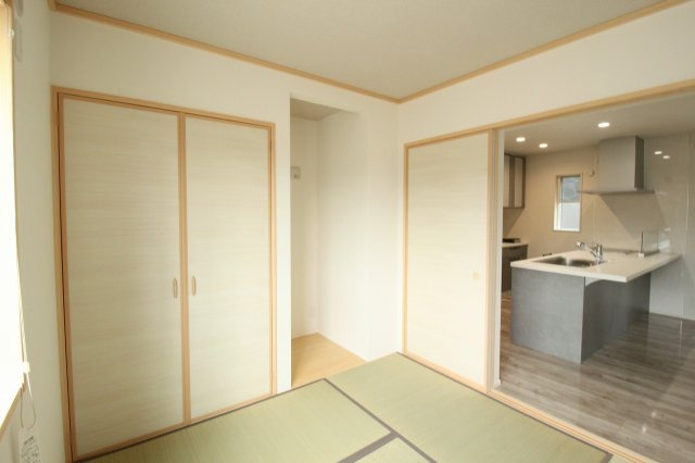 香美市土佐山田町東本町2丁目　新築戸建　1号棟　（全2区画）の和室|1Ｆ　5.0帖
