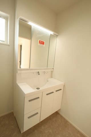 香美市土佐山田町東本町2丁目　新築戸建　1号棟　（全2区画）の独立洗面台