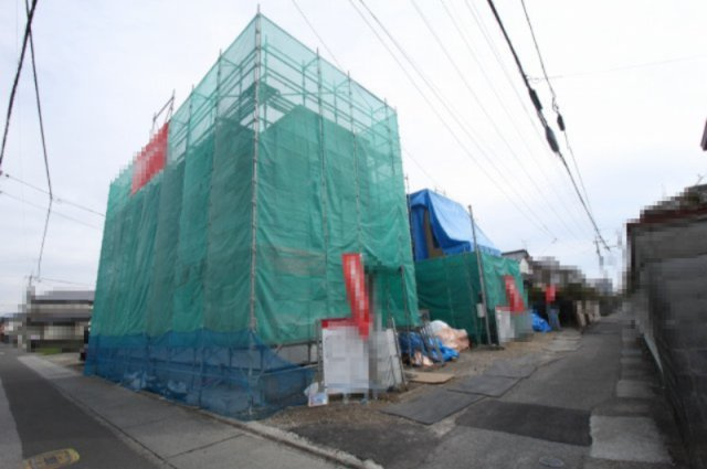 香美市土佐山田町東本町2丁目　新築戸建　1号棟　（全2区画）の前面道路含む現地写真