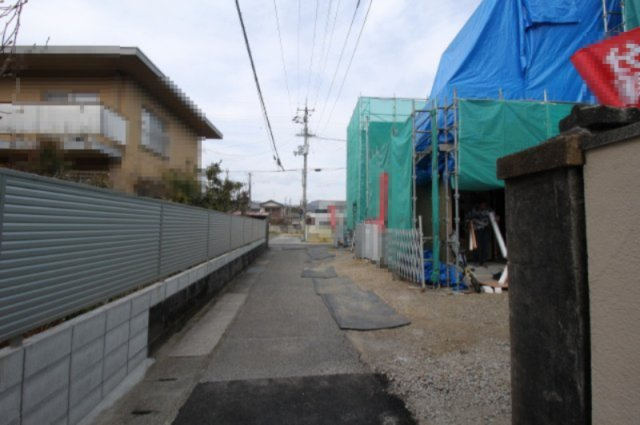 香美市土佐山田町東本町2丁目　新築戸建　1号棟　（全2区画）の前面道路含む現地写真|前面道路　幅　4.0ｍ