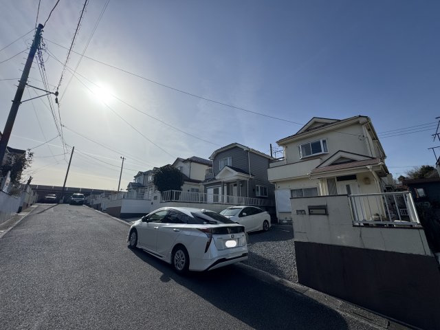 -三丁目不動産-　寄居町用土　平成2年築の前面道路含む現地写真