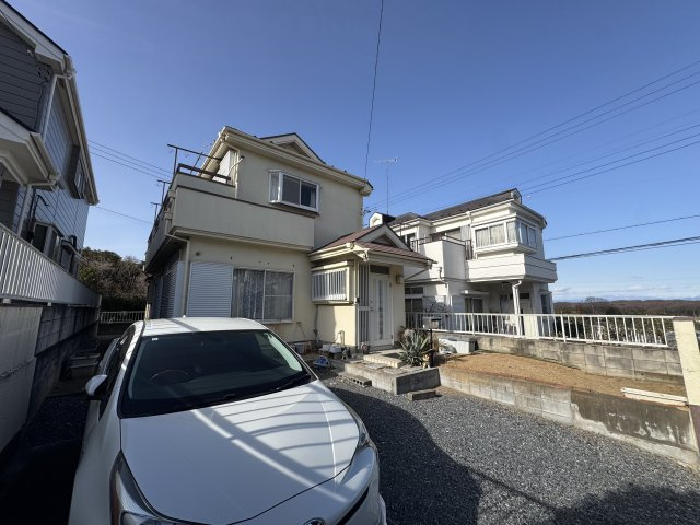 -三丁目不動産-　寄居町用土　平成2年築の前面道路含む現地写真