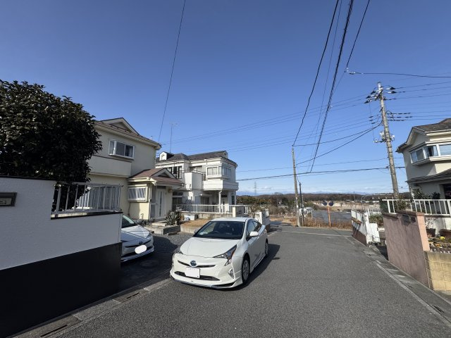 -三丁目不動産-　寄居町用土　平成2年築の前面道路含む現地写真