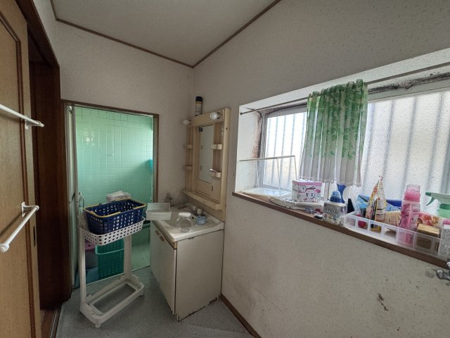 -三丁目不動産-　寄居町用土　平成2年築の洗面所