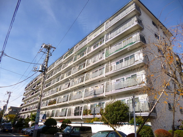 秀和東十条レジデンスの外観|閑静な住宅街に立地しています