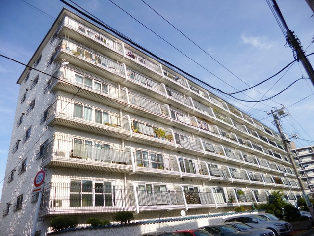 秀和東十条レジデンスの外観|スーパーすぐ近くで、買いもの便利☆