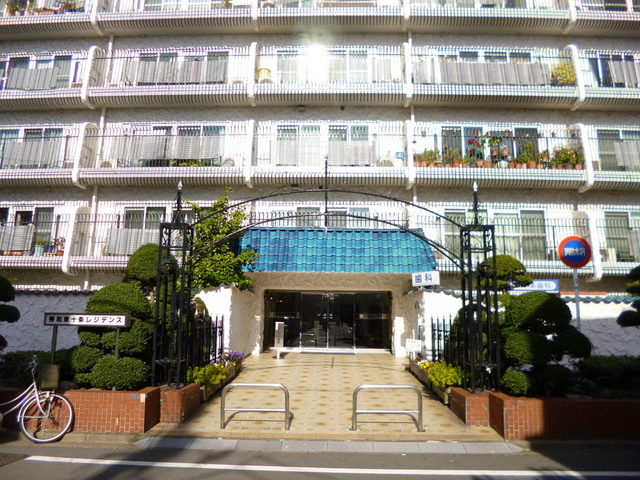 秀和東十条レジデンスの外観|エントランス部分です