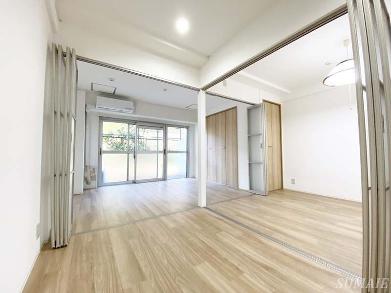 秀和東十条レジデンスの居間・リビング|扉を開放すると16帖の空間になります☆