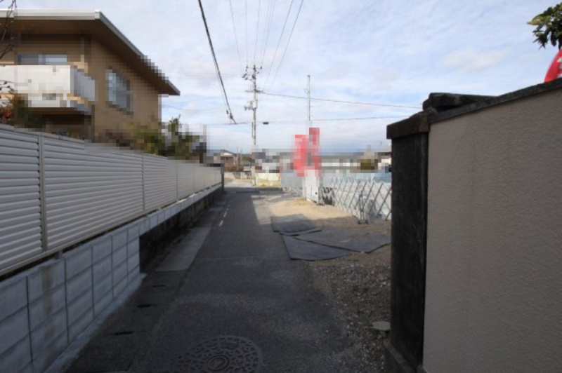 香美市土佐山田町東本町2丁目　新築戸建　2号棟　（全2区画）の前面道路含む現地写真|前面道路　幅　4.0ｍ