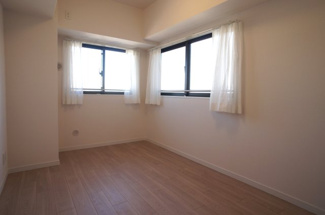 【洋室】 | ラ・ベルティ小岩 | 洋室5.4帖明るい角部屋になります。