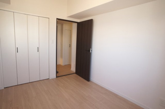 【洋室】 | ラ・ベルティ小岩 | 洋室5.4帖クローゼット付で収納豊富です。
