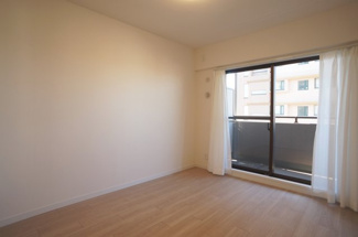 【洋室】 | ラ・ベルティ小岩 | バルコニーに面している洋室6.0帖です。