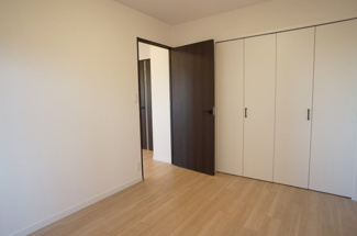【洋室】 | ラ・ベルティ小岩 | 洋室6.0帖クローゼット付で収納豊富です。