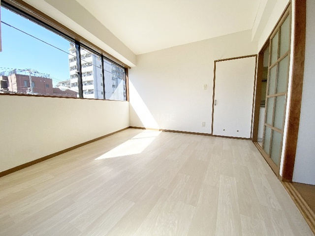 冨田ビルの居間・リビング|陽当たり良好★