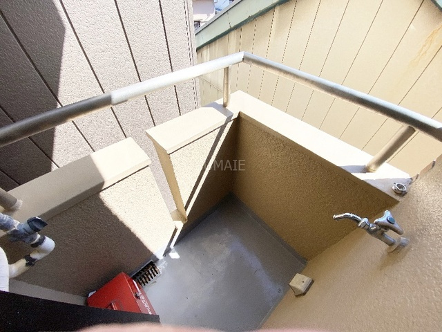 冨田ビルの設備|室外洗濯機置き場です☆