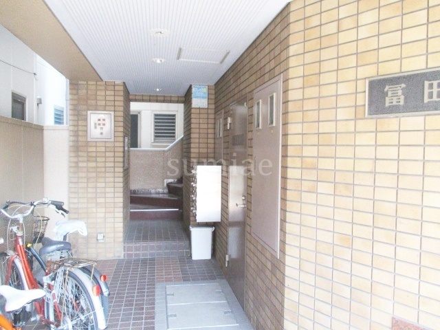 冨田ビルのロビー|建物入口です☆