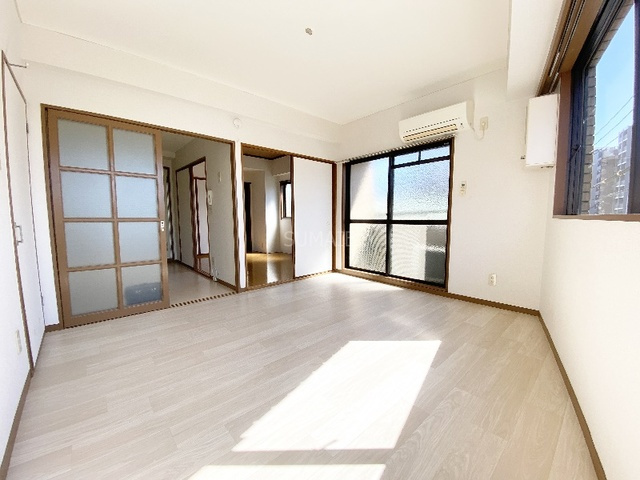 冨田ビルの居間・リビング|陽当たり良好★