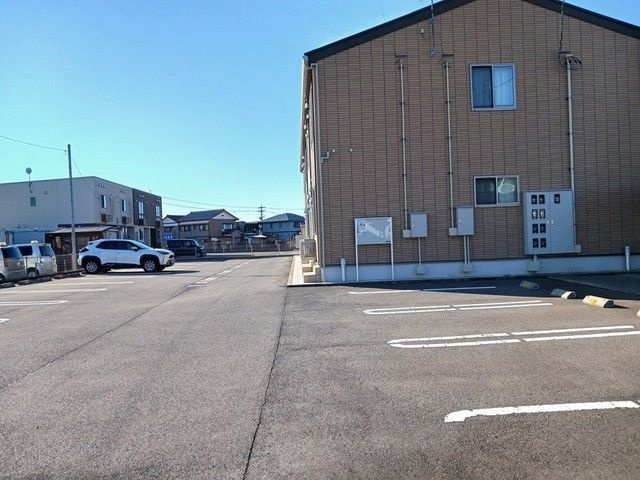 サンライズ・フィールド　Ⅳの駐車場