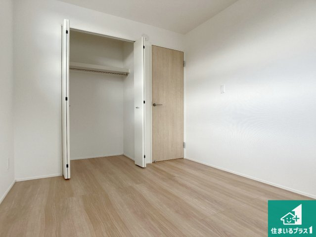 加古川市西神吉町岸　新築一戸建ての洋室|シンプルな洋室は、自分好みのインテリアが楽しめます♪ご家族とインテリアや家具を選びに行くのは新築購入時の醍醐味の一つです。ぜひお楽しみください♪