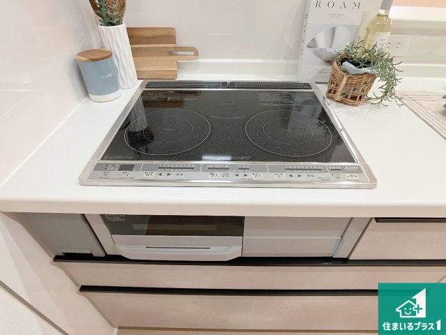 加古川市西神吉町岸　新築一戸建ての設備|火を使わないので、安心なＩＨコンロ！でこぼこが無い構造なので、掃除もしやすく清潔に保てます！