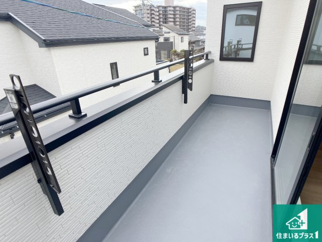 加古川市西神吉町岸　新築一戸建てのバルコニー|ワイドバルコニーは洗濯物を干すスペースが広いのでご家族が多くても安心！