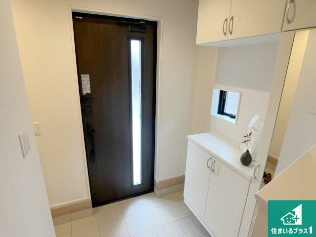 加古川市西神吉町岸　新築一戸建ての玄関|シューズボックスにはたくさんの靴が収納できるので玄関周りはいつもスッキリ！ご家族が増えても安心！