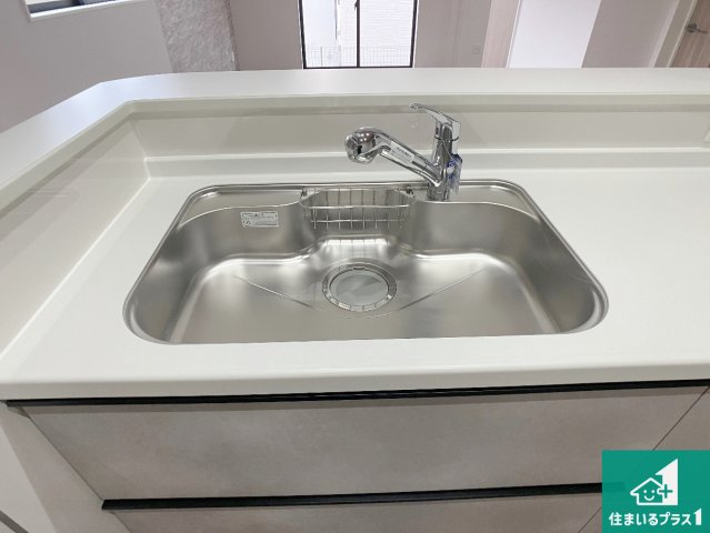 加古川市西神吉町岸　新築一戸建ての設備|蛇口の先端に浄水器を内蔵しています！原水と浄水、お湯と冷水、シャワーの切替えがワンタッチなので用途によって使い分けられます。