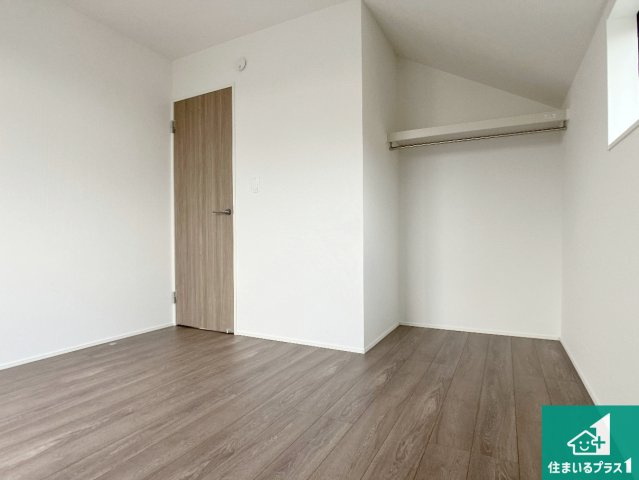 加古川市西神吉町岸　新築一戸建ての洋室|シンプルな洋室は、自分好みのインテリアが楽しめます♪ご家族とインテリアや家具を選びに行くのは新築購入時の醍醐味の一つです。ぜひお楽しみください♪