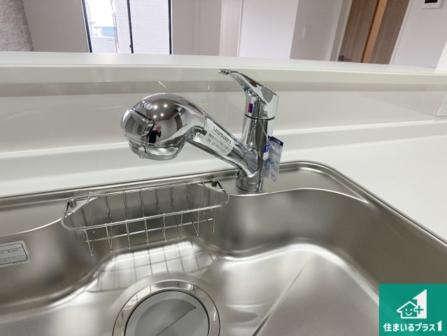 加古川市西神吉町岸　新築一戸建ての設備|浄水器を内蔵！炊飯時、お茶を作る時に安心してお水を使えます！お湯と冷水、浄水と原水、シャワーの切替えもワンタッチです！