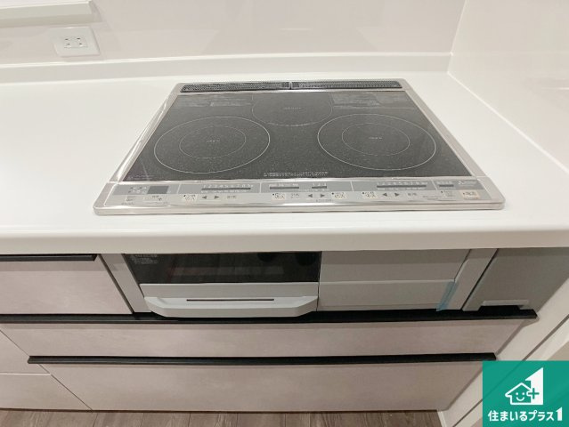加古川市西神吉町岸　新築一戸建ての設備|火を使わないので、安心なＩＨコンロ！でこぼこが無い構造なので、掃除もしやすく清潔に保てます！