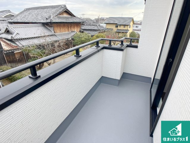 加古川市西神吉町岸　新築一戸建てのバルコニー|ワイドバルコニーは洗濯物を干すスペースが広いのでご家族が多くても安心！