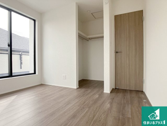 加古川市西神吉町岸　新築一戸建ての洋室|収納スペースが充実しているので子供の成長に合わせてたくさん収納ができます！家族構成に合わせた様々な活用ができる収納！